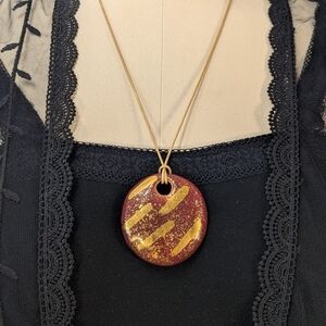 NWOT Boho Resin Pendent burgundy and gold Statement Necklace 13" Adjustable